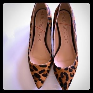 EUC Sole Society Andorra  calf hair leopard pumps